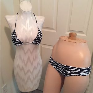 Victoria’s Secret bikini s/p black /white $128